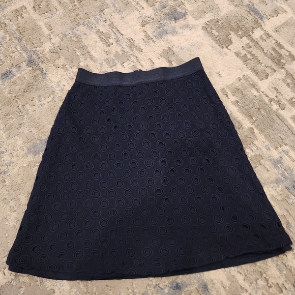 Lands' End Eyelet Navy knit a-line skirt. Women's size 8 - Picture 6 of 13